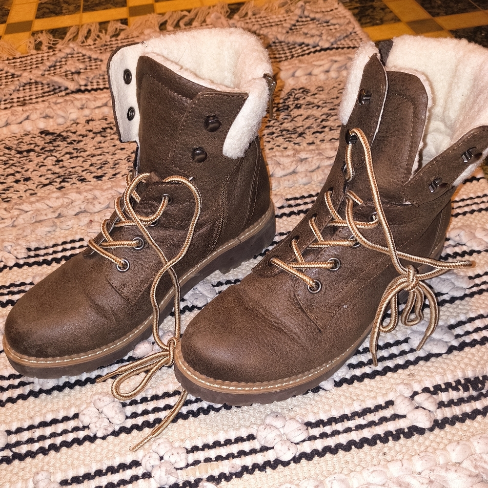 Women's Magellan Brown Lace-Up Boots with Shearling Lining